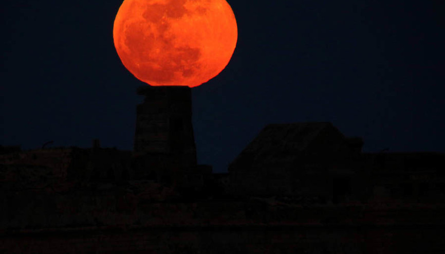 Şimdiye kadarki en uzun kanlı Ay geliyor... Kanlı Ay tutulması Türkiyeden izlenebilecek mi