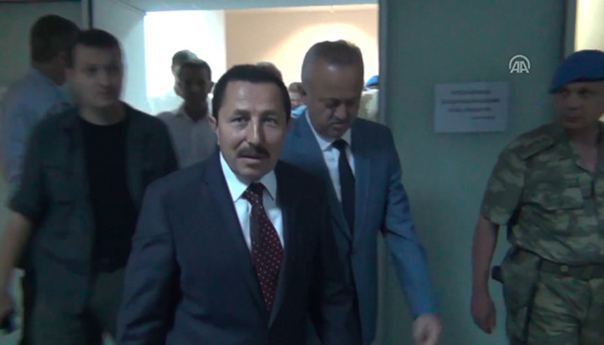 Sakarya Valisi İrfan Balkanlıoğlu, oyuncu Can Gürzapı ziyaret etti