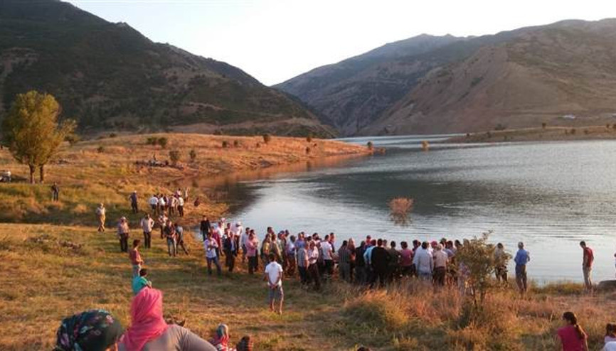 Fotoğraf çektirmek için bindiği kayık alabora oldu, Harundan acı haber geldi