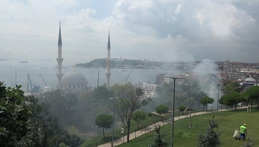 Mimar Sinan Üniversitesi bahçesinde yangın