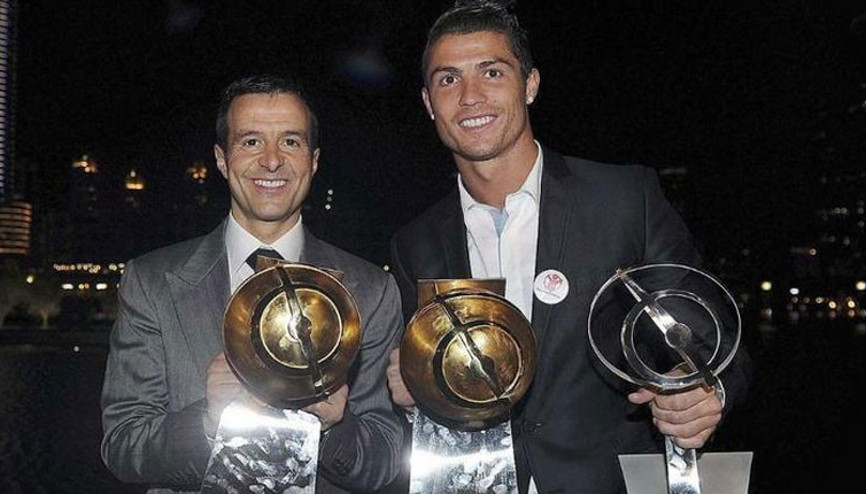 Juventustan Ronaldonun menajerine 12 milyon Euro