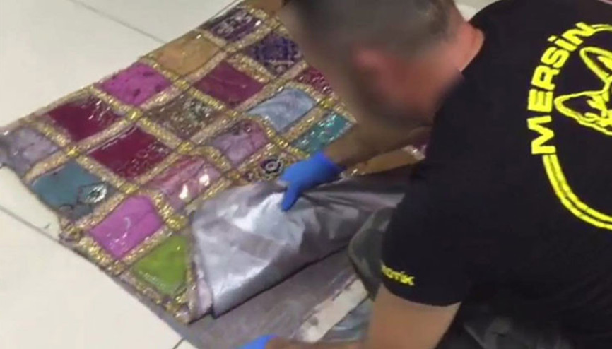 Keçenin içinde ne olduğunu gören polis bile şaştı kaldı