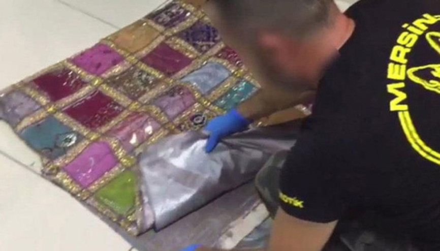 Keçeye emdirilen uyuşturucu polisi bile şaşırttı