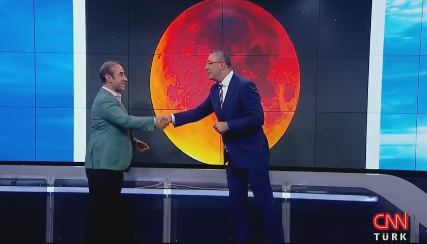 CNN Türk canlı yayınında ilginç anlar yaşandı.