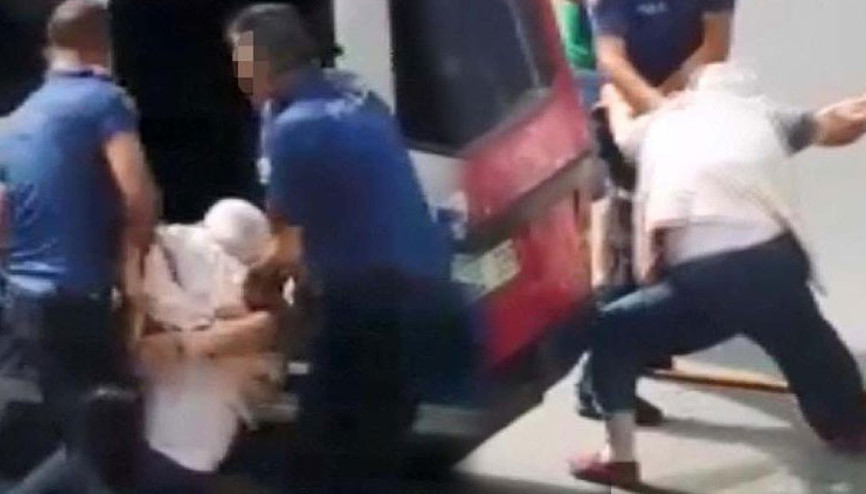 Görüntüler ortaya çıktı 82 yaşındaki adama ters kelepçe ve biber gazı…