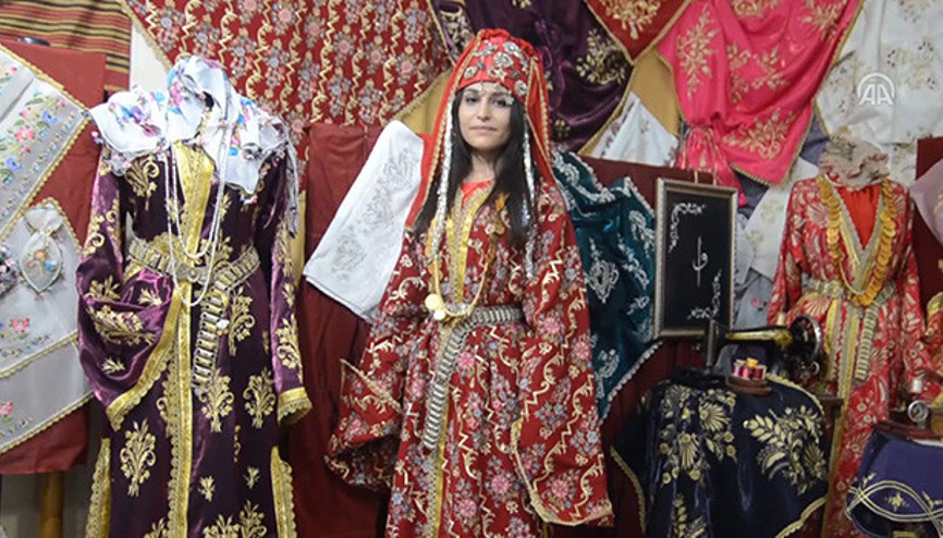 8 ayda hazırlanan Tefebaşı gelinliği 15 bin liraya satılıyor