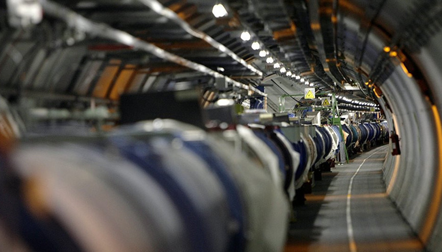 Atomlar elektronlarıyla birlikte ışık hızına yaklaştı