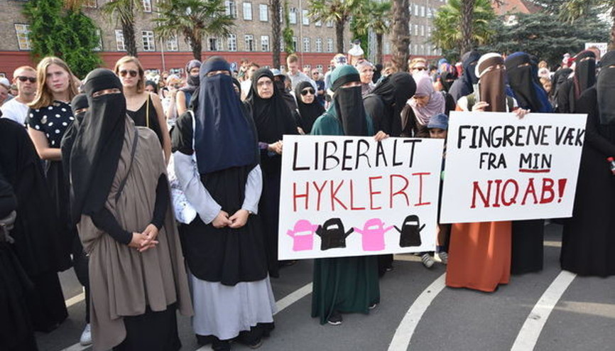 Danimarkada burka ve peçe yasağına tepki