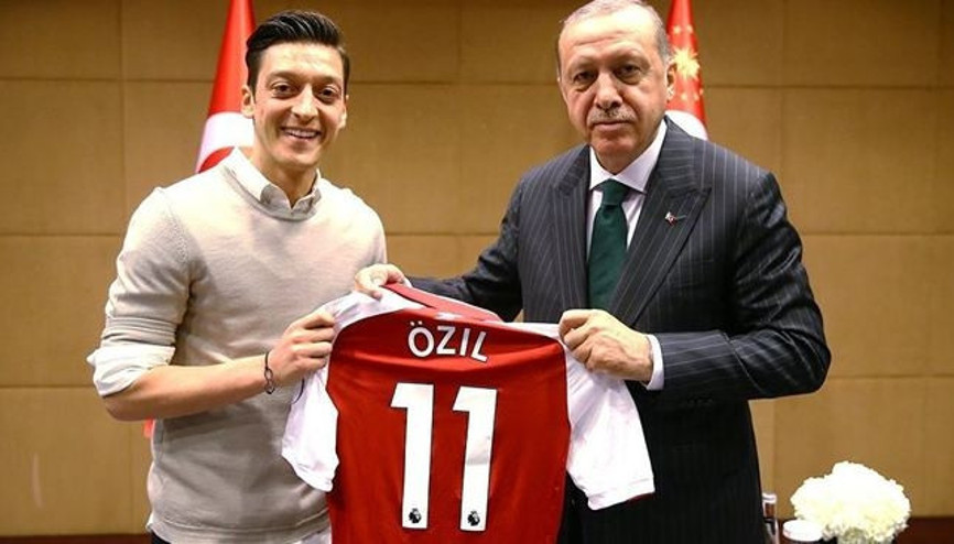 Mesut Özile büyük onur Almanlar...