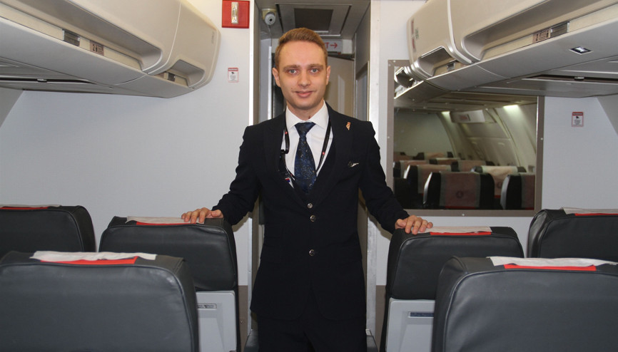 28 yıl önce uçakta doğdu Şimdi oranın çalışanı oldu