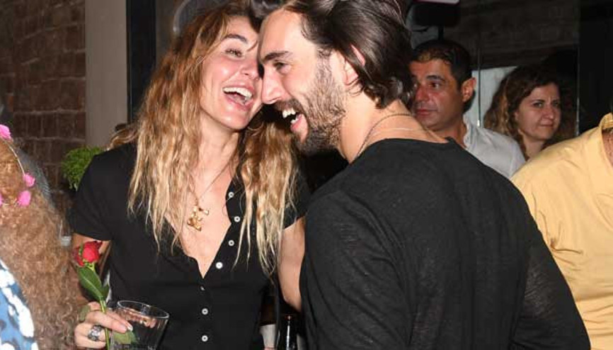 Robin’den kırmızı gül