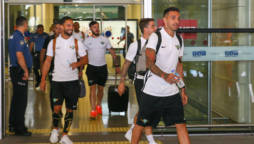 TFF Süper Kupa’nın sahibi Akhisarspor, İzmir’e geldi