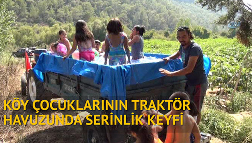 Köy çocuklarının traktör havuzunda serinlik keyfi