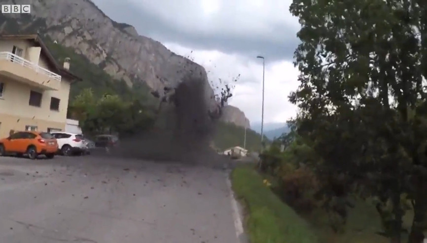 İsviçrede oluşan çamur nehri yanardağ gibi patladı