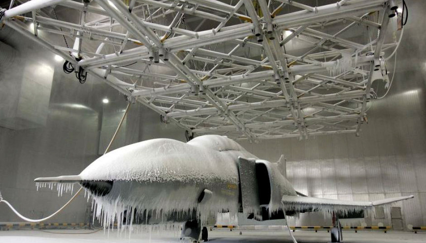 Yerde uçağı dondurdular