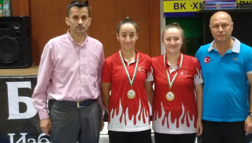 Badmintonda şampiyon Nazlıcan İnci ve Bengisu Erçetin