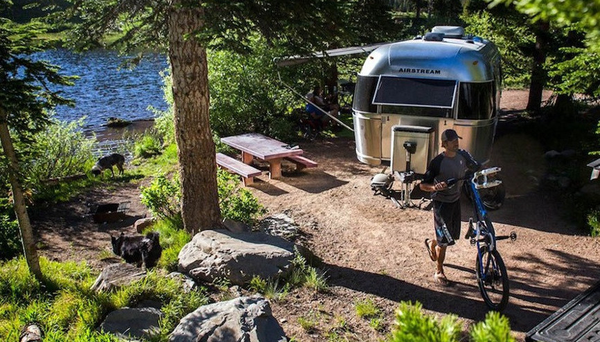 Arabanın tavanında uyuyarak Almanya’dan Hırvatistan’a...