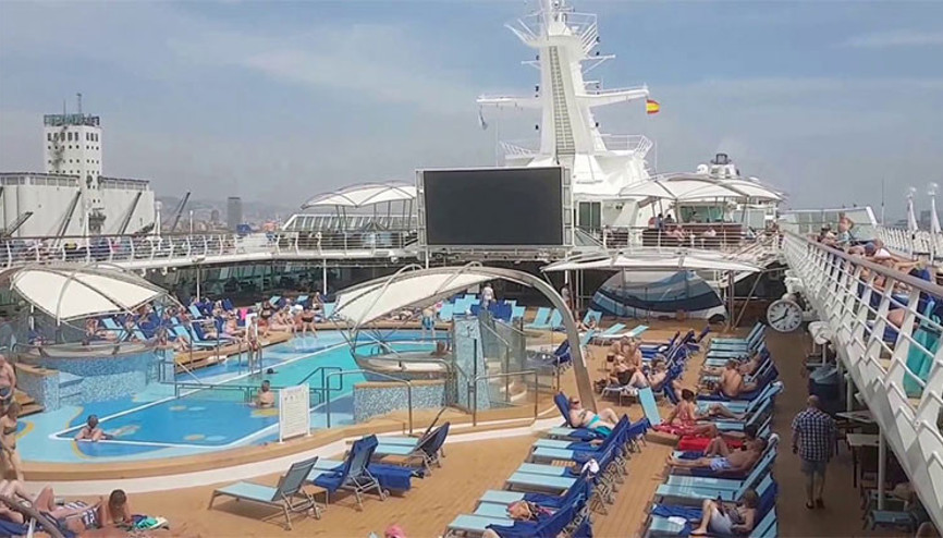 Kuşadası’nda gemiyle 3 bin turist geldi