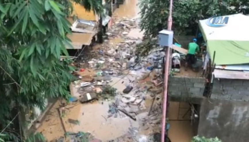 6 kişi öldü, 60 bin kişi tahliye edildi 6 kişi öldü, 60 bin kişi tahliye edildi