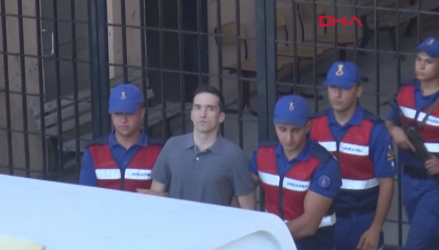 Tutuklu 2 yunan askeri tahliye edildi