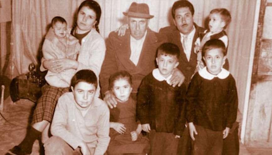 Babasını, dişlerine bakıp alan Almanya, oğlunu limuzinle karşılamıştı