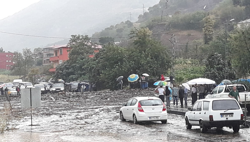 Son dakika... Trabzonu sağanak vurdu, Meteorolojiden uyarı geldi