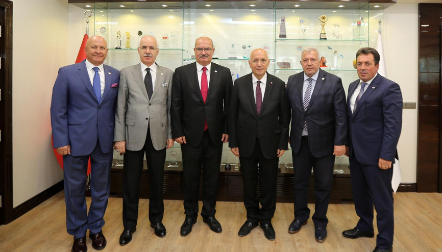 Başkan Yaşar’a taziye ziyareti