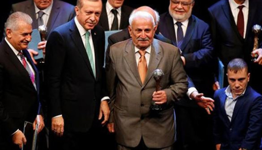 Rizeli sevilen türkücü gözyaşlarıyla uğurlandı