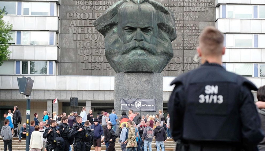 Chemnitz’in bütün ırkçıları Marx’ın önünde toplandı