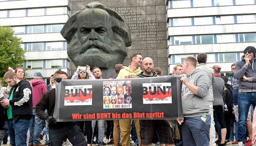 Chemnitz’in bütün ırkçıları Marx’ın önünde toplandı