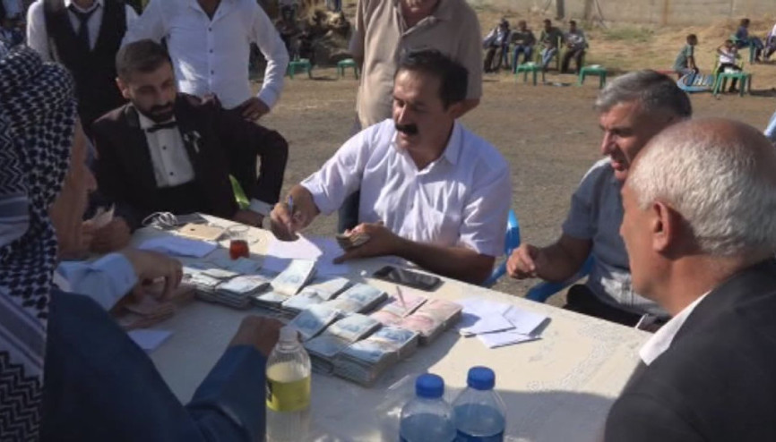 Aşiret liderinin kızının düğününde dolar yasağı Aşiret liderinin kızının düğününde dolar yasağı