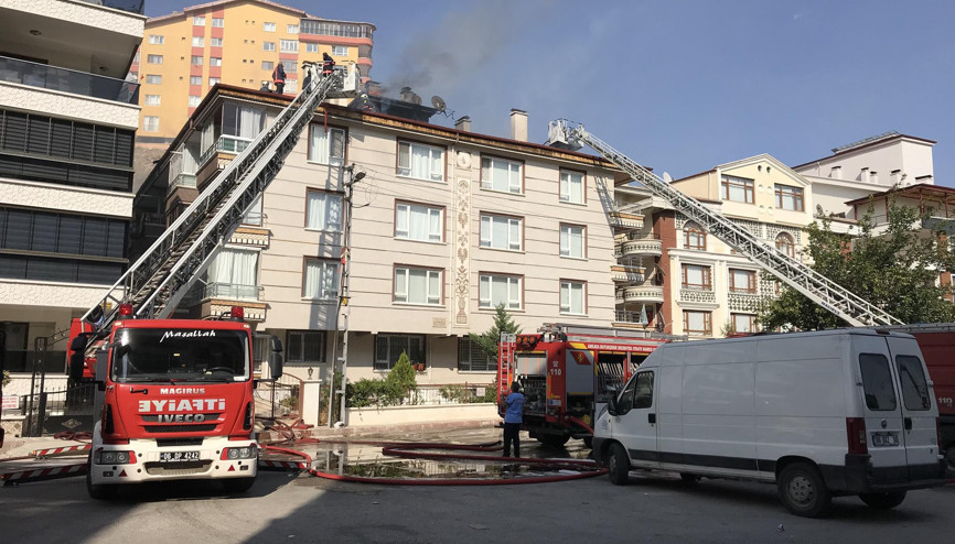 Komşu mahallelerde çifte çatı yangını