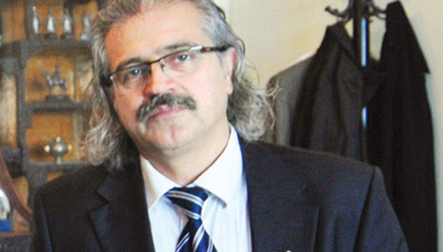 3’üncü Selim’e ait tahtı lojmanına taşıtan müdür yine gündemde: Usulsüzlük soruşturması 3’üncü Selim’e ait tahtı lojmanına taşıtan müdür yine gündemde: Usulsüzlük soruşturması