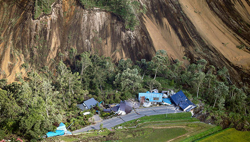 O ülke 6.7 ile sallandı... Çok sayıda kayıp ve yaralı var