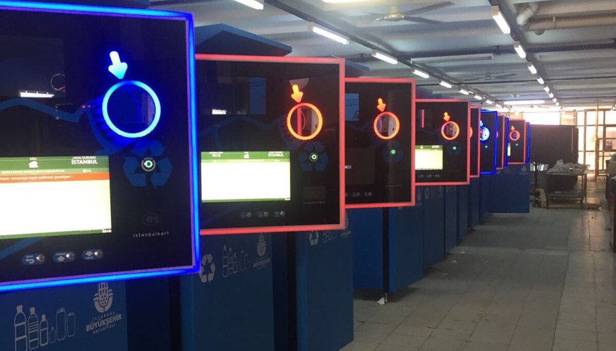 İstanbulluları sevindiren proje Pet şişeyi at İstanbulkartını doldur