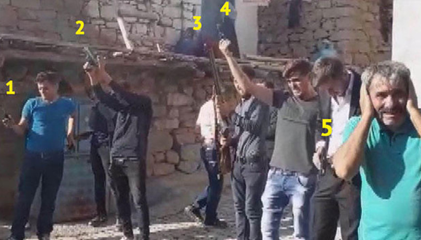 Düğünde tabanca ve tüfeklerle havaya ateş açtılar