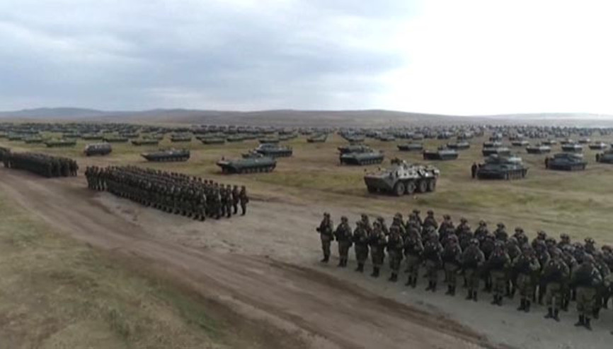 Rus ordusundan devasa geçit töreni Rus ordusundan devasa geçit töreni