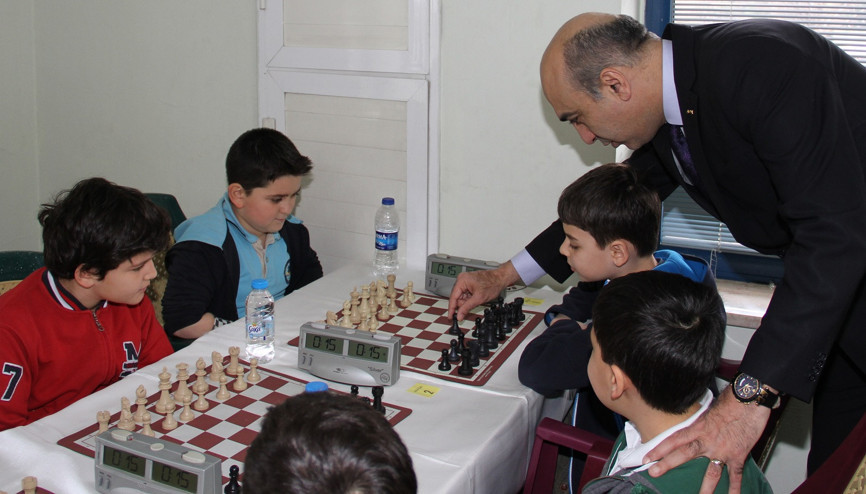 Sokakta satranç var