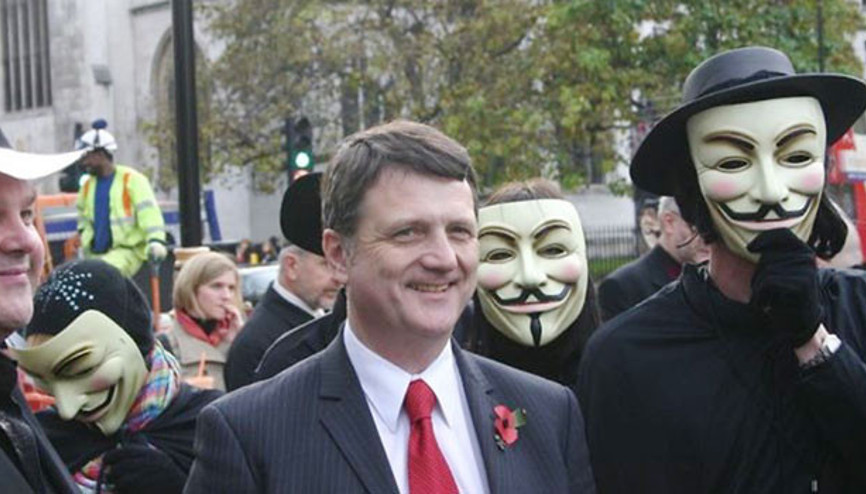 Holiganların gösterisinde ölçüyü kaçırdı