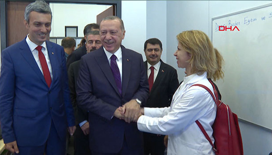 Cumhurbaşkanı Erdoğan Kabataş Lisesi gezdi