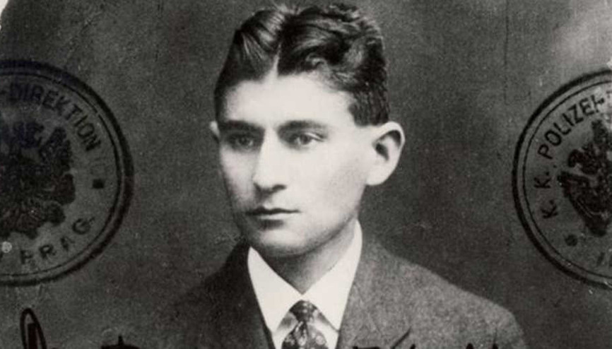 Kafkanın Dönüşüm kitabında baş karakter hangi hayvana dönüşüyor Kafkanın Dönüşüm kitabında baş karakter hangi hayvana dönüşüyor