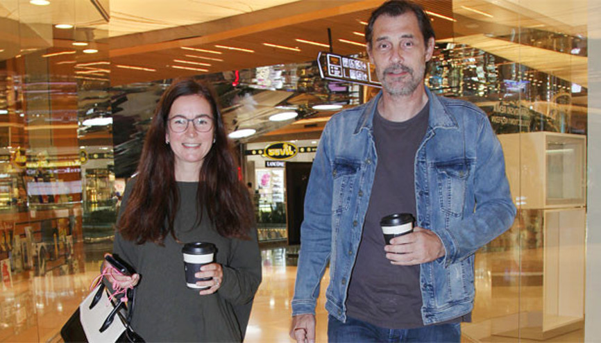 Yanımdaki hanımefendi çok yakın bir arkadaşım