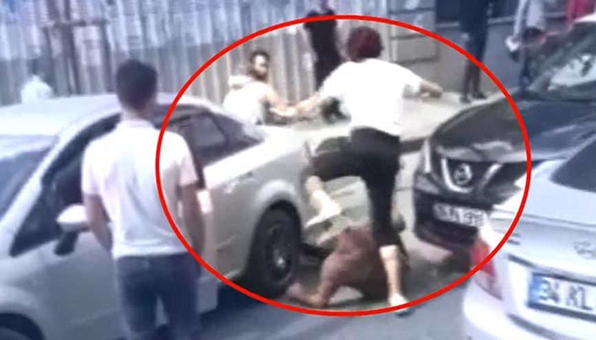 Kadın ve erkek sürücülerin zincirli yol verme kavgası kamerada