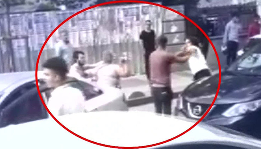 Kadın sürücü elindeki zincirle, erkek sürücüyü darp etti