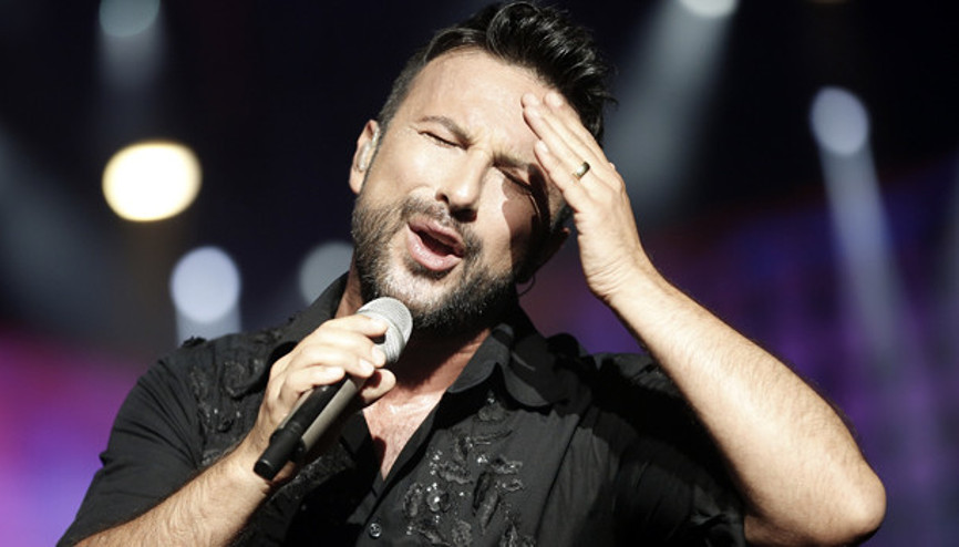 Tarkan geleneği bozdu... Hayranlarını üzen karar