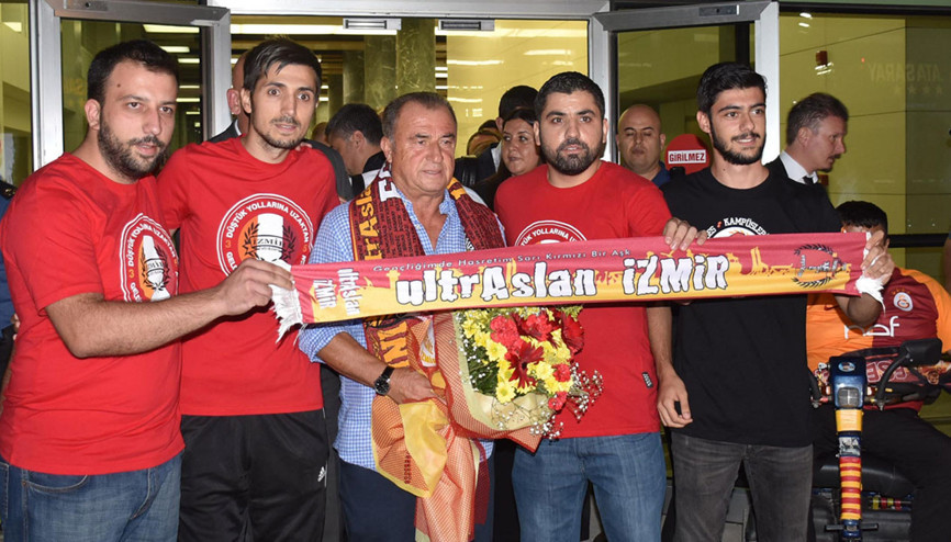 Cimbom İzmirde coşkuyla karşılandı