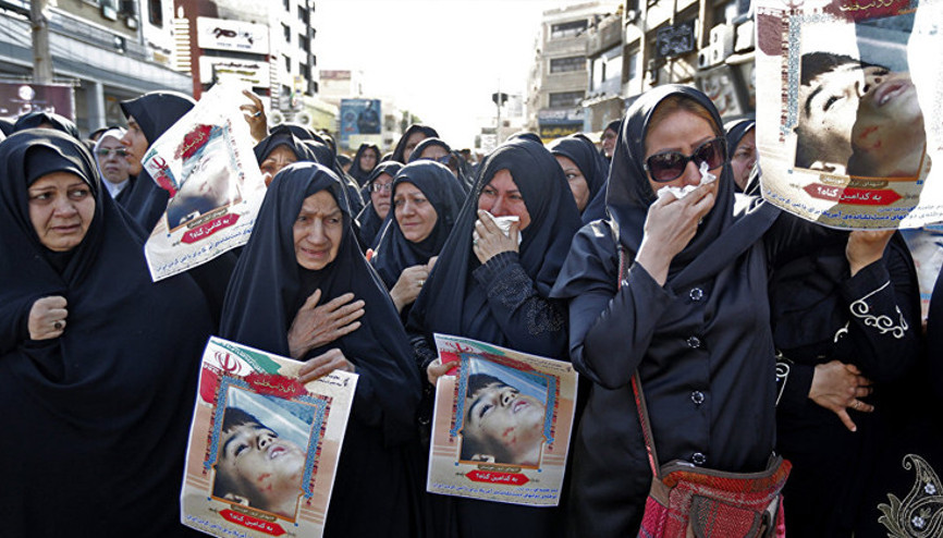 Ahvaz saldırısının kurbanlarını binlerce İranlı toprağa verdi