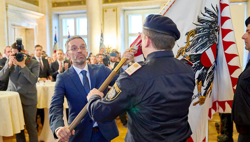 Hoşuna gitmeyen gazetelere yaptırıma mı hazırlanıyor Hoşuna gitmeyen gazetelere yaptırıma mı hazırlanıyor