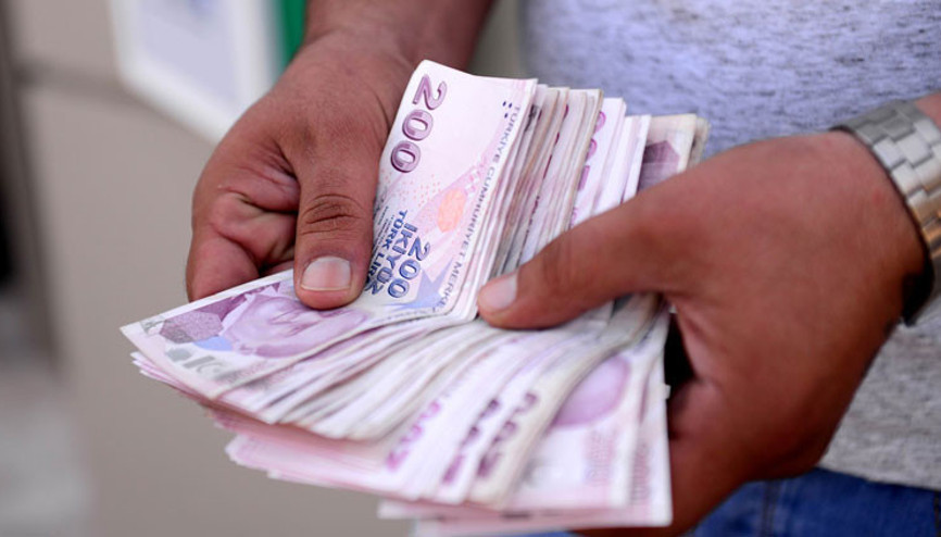 Kartı kabul etmeyen ATMden para yağdı