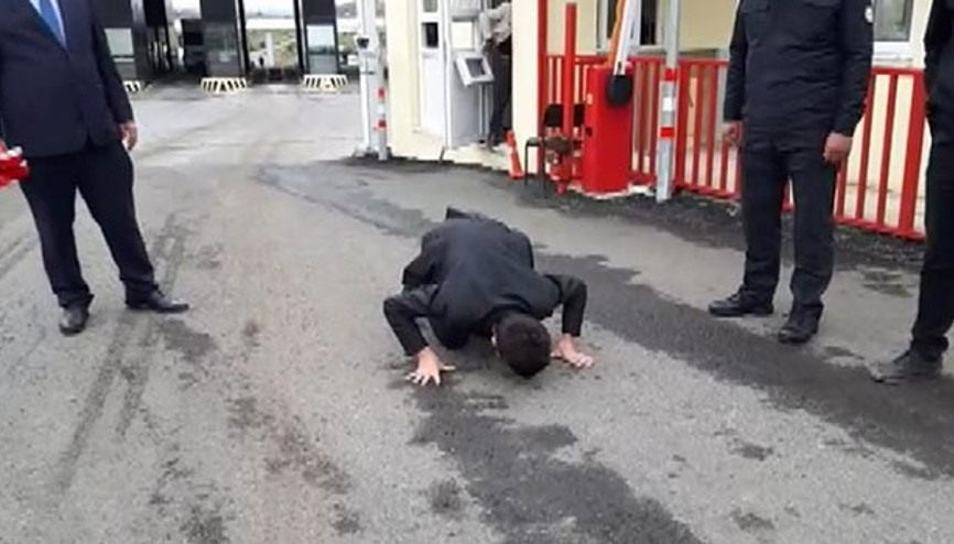 Umut Ali Özmen Türkiye’ye giriş yaptı Umut Ali Özmen Türkiye’ye giriş yaptı